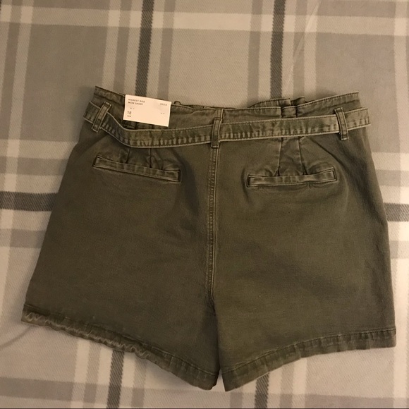 Green Mom Short - Picture 5 of 5